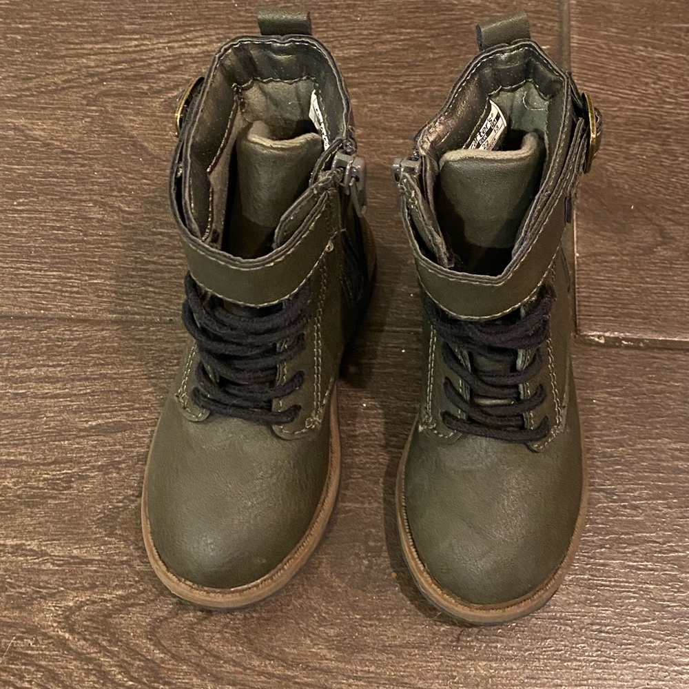 Carter’s toddler size 6 boots